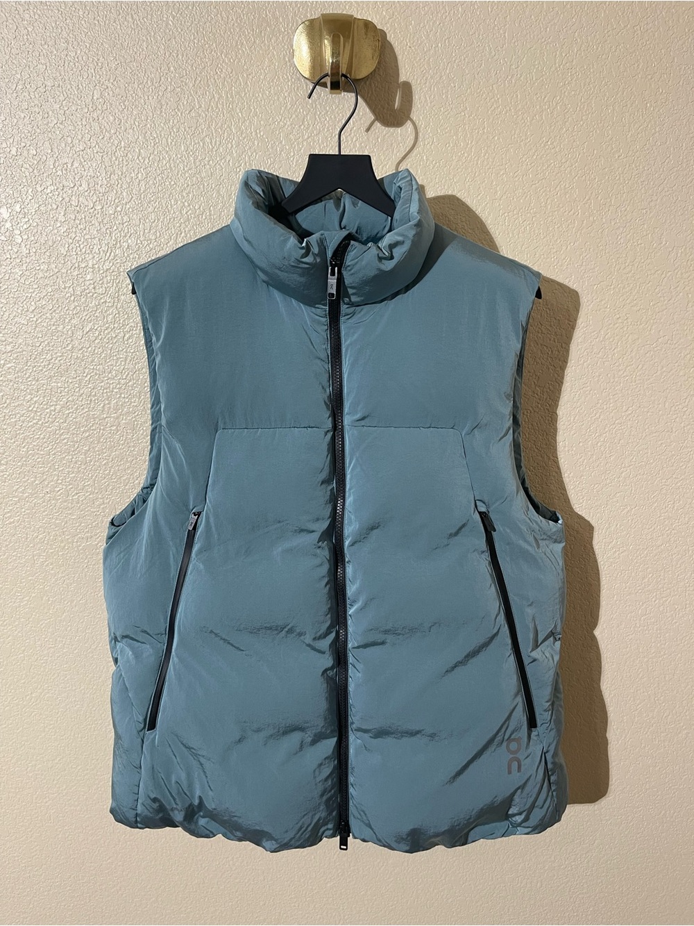 On Running All-Day Puffer Vest in tide blue men’s size m